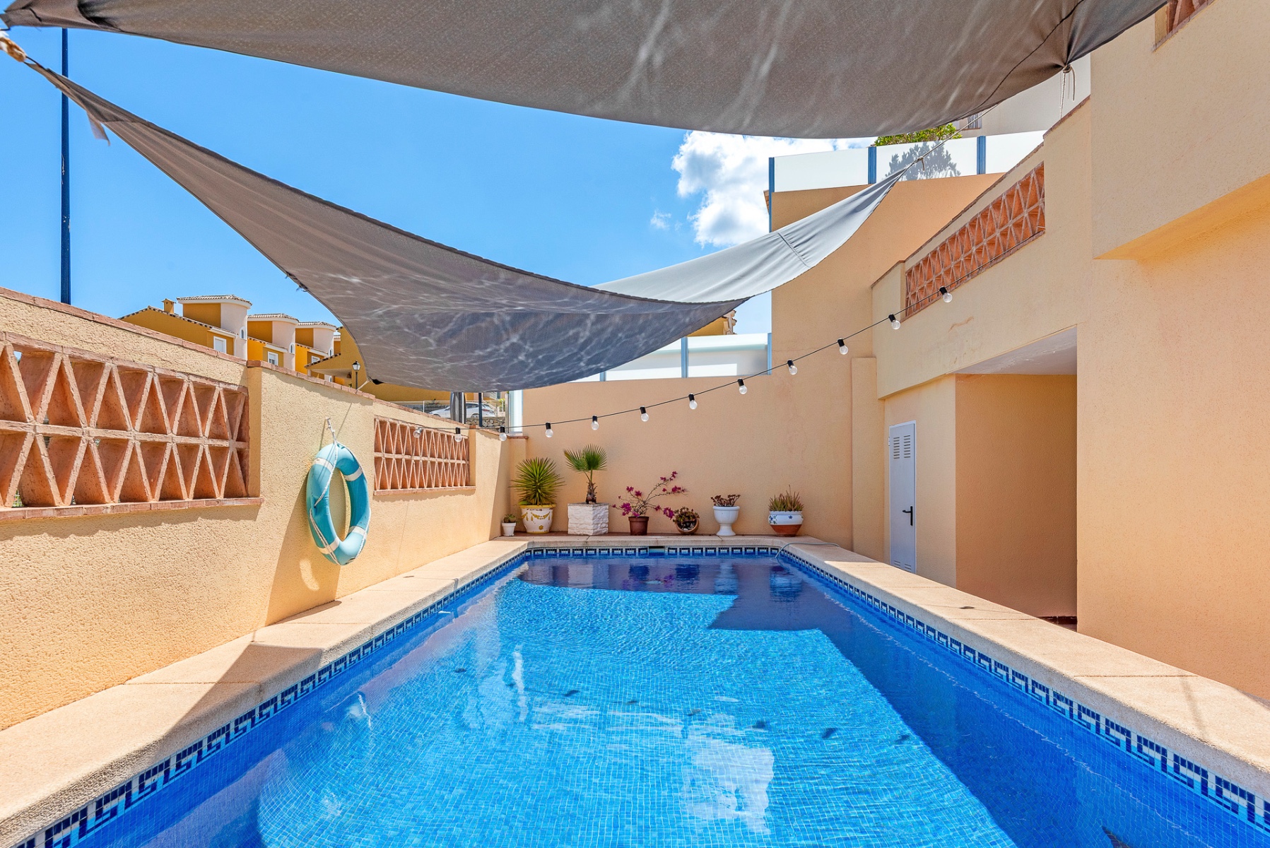 Villa with 5 bedrooms and 3 bathrooms in Alfas del Pi | Ref: J-003381