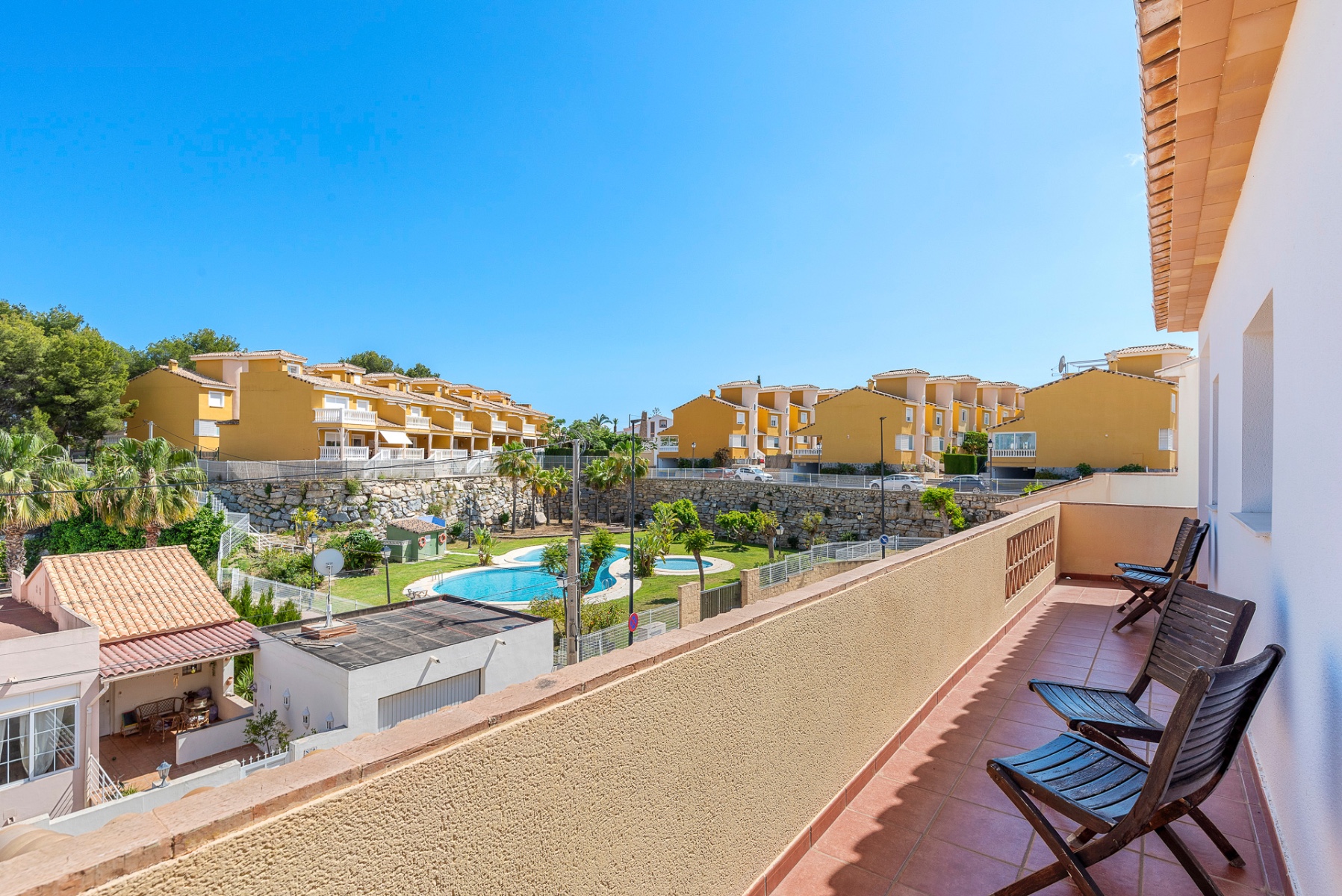 Villa with 5 bedrooms and 3 bathrooms in Alfas del Pi | Ref: J-003381