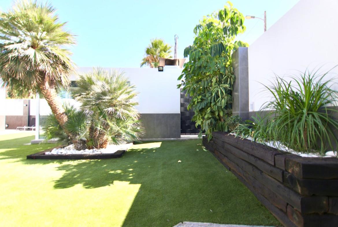 Country house with 3 bedrooms and 3 bathrooms in ELDA | Ref: SCH-5227