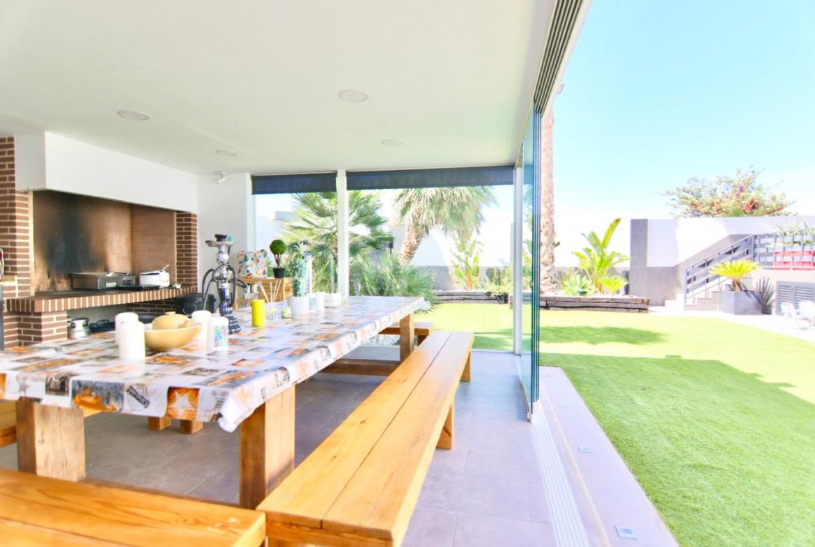 Country house with 3 bedrooms and 3 bathrooms in ELDA | Ref: SCH-5227