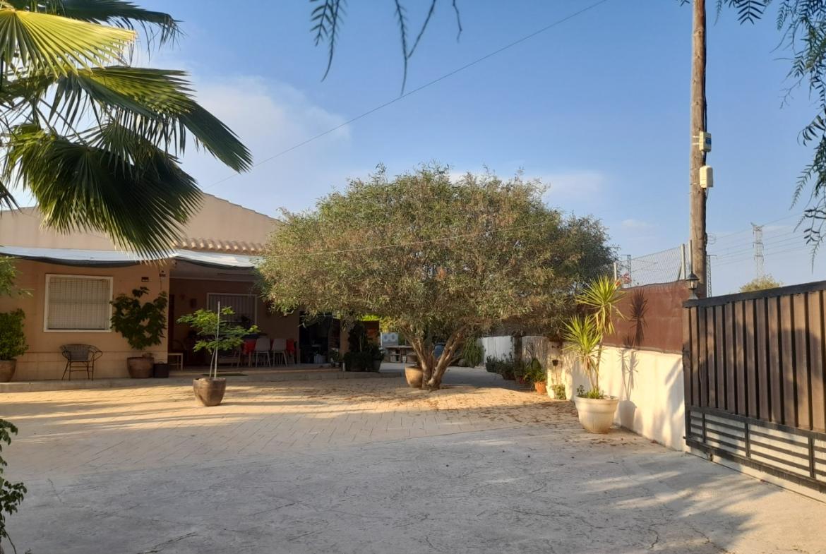 Country house with 3 bedrooms and 2 bathrooms in CREVILLENTE | Ref: SCH-5230