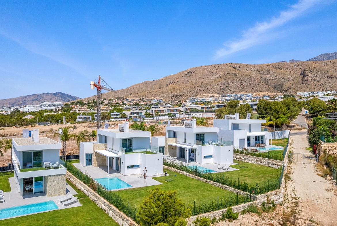 Villa with 3 bedrooms and 3 bathrooms in Finestrat | Ref: A-003405