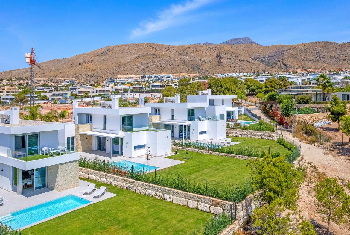 Villa with 3 bedrooms and 3 bathrooms in Finestrat | Ref: A-003405
