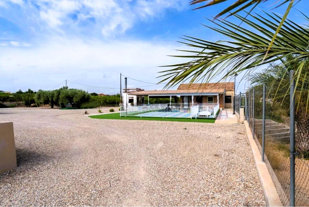 Country house with 4 bedrooms and 2 bathrooms in LA MATANZA | Ref: SCH-5245