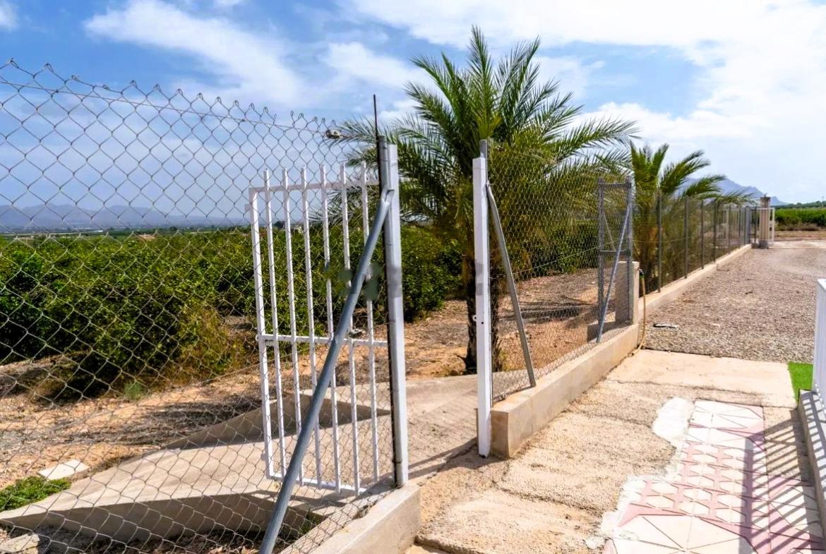 Country house with 4 bedrooms and 2 bathrooms in LA MATANZA | Ref: SCH-5245