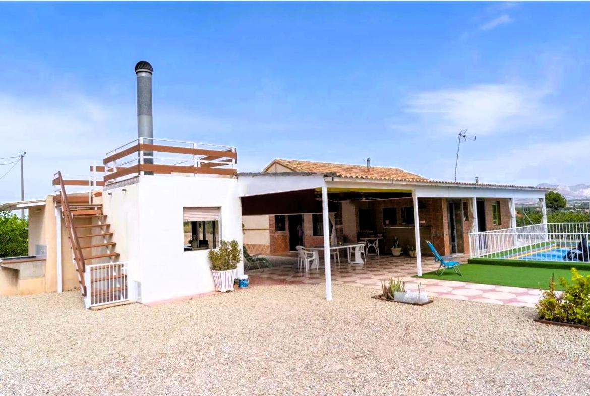 Country house with 4 bedrooms and 2 bathrooms in LA MATANZA | Ref: SCH-5245
