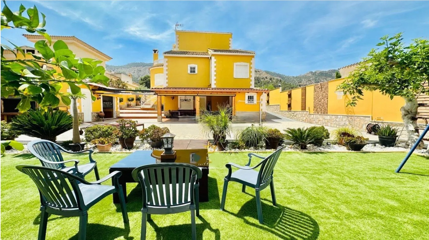 Country house with 5 bedrooms and 4 bathrooms in MONTEPINAR | Ref: SCH-5246