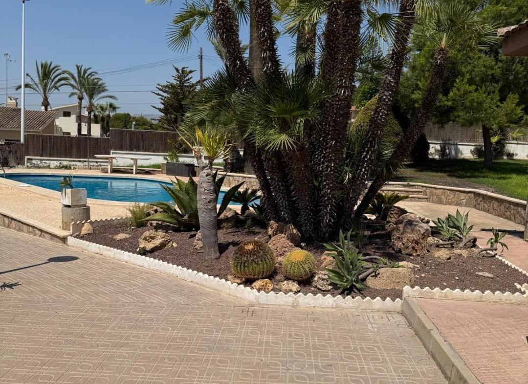 Country house with 6 bedrooms and 4 bathrooms in BONAVISTA | Ref: SCH-5249