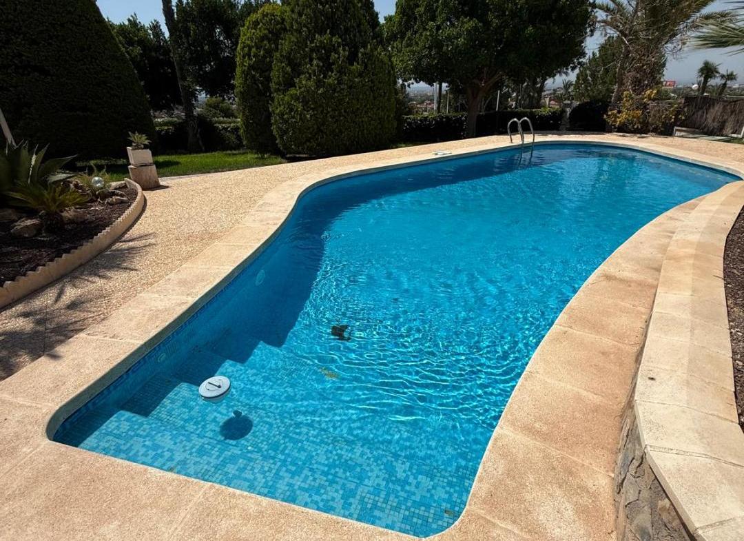 Country house with 6 bedrooms and 4 bathrooms in BONAVISTA | Ref: SCH-5249
