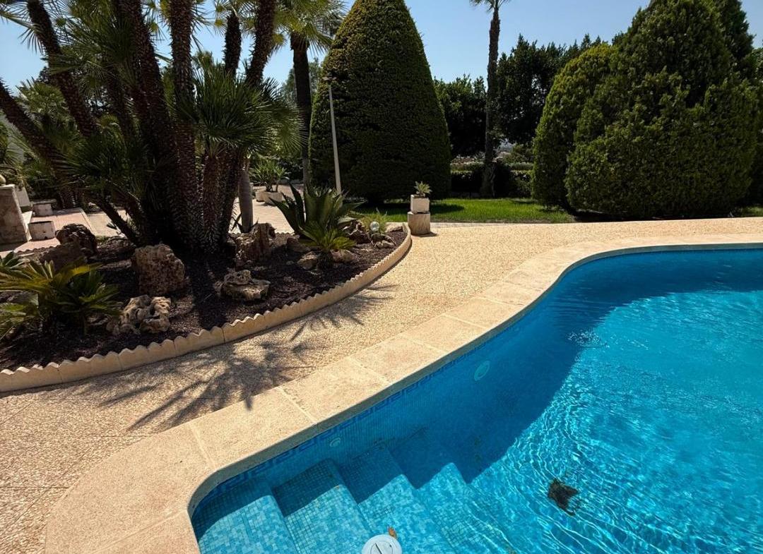 Country house with 6 bedrooms and 4 bathrooms in BONAVISTA | Ref: SCH-5249