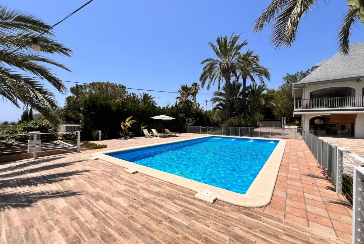 Country house with 8 bedrooms and 4 bathrooms in ELCHE | Ref: SCH-5250