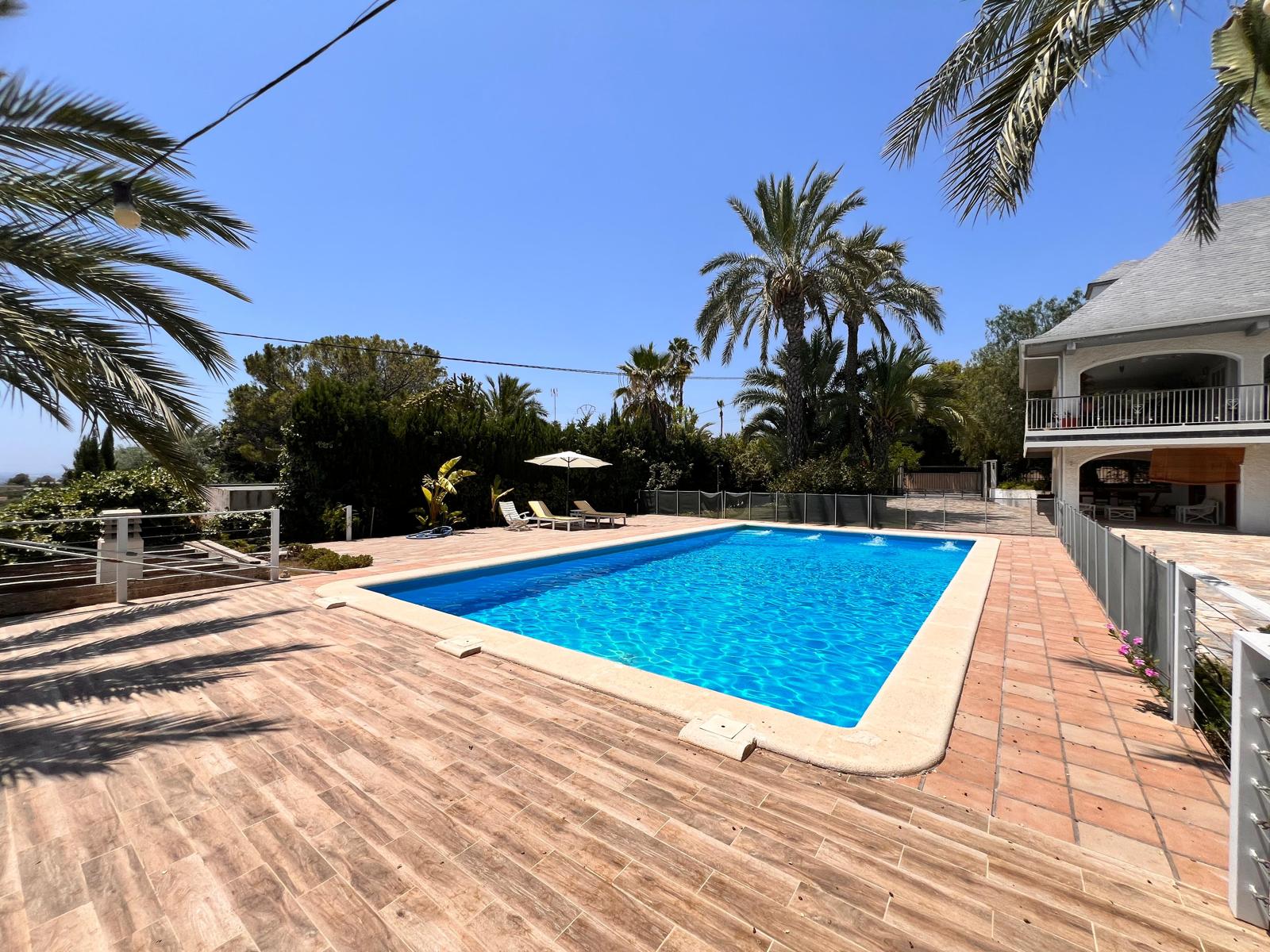 Country house with 8 bedrooms and 4 bathrooms in ELCHE | Ref: SCH-5250