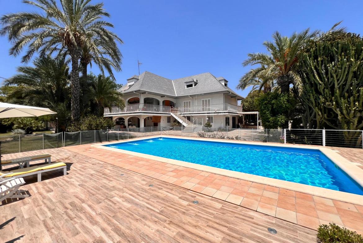 Country house with 8 bedrooms and 4 bathrooms in ELCHE | Ref: SCH-5250