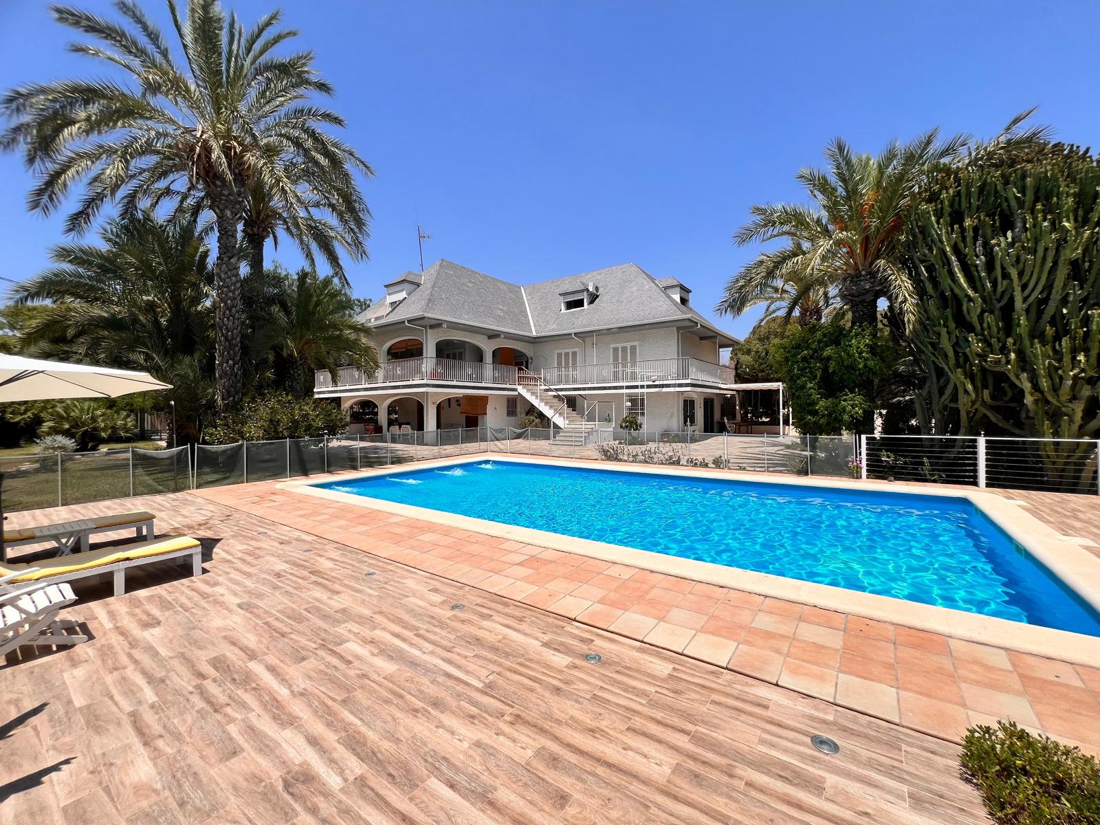Country house with 8 bedrooms and 4 bathrooms in ELCHE | Ref: SCH-5250