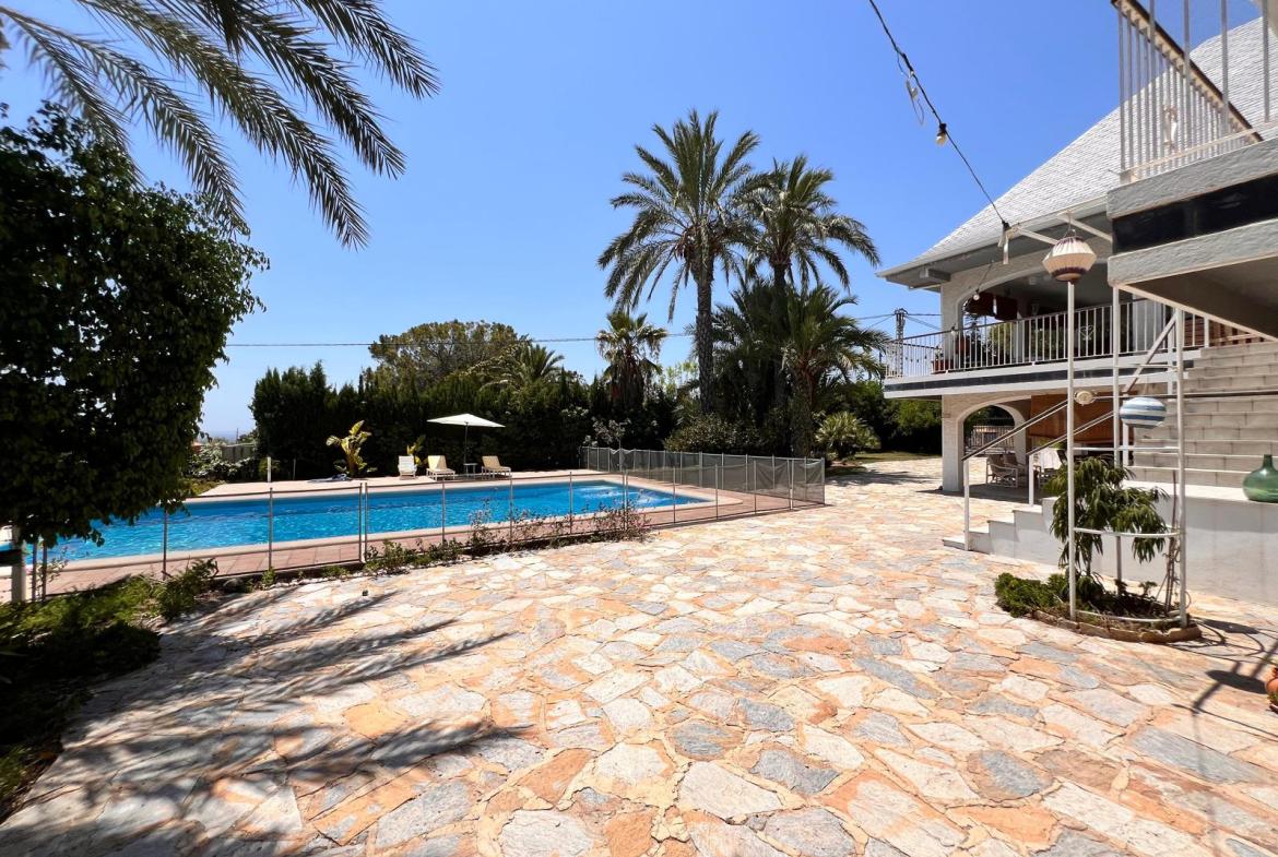 Country house with 8 bedrooms and 4 bathrooms in ELCHE | Ref: SCH-5250