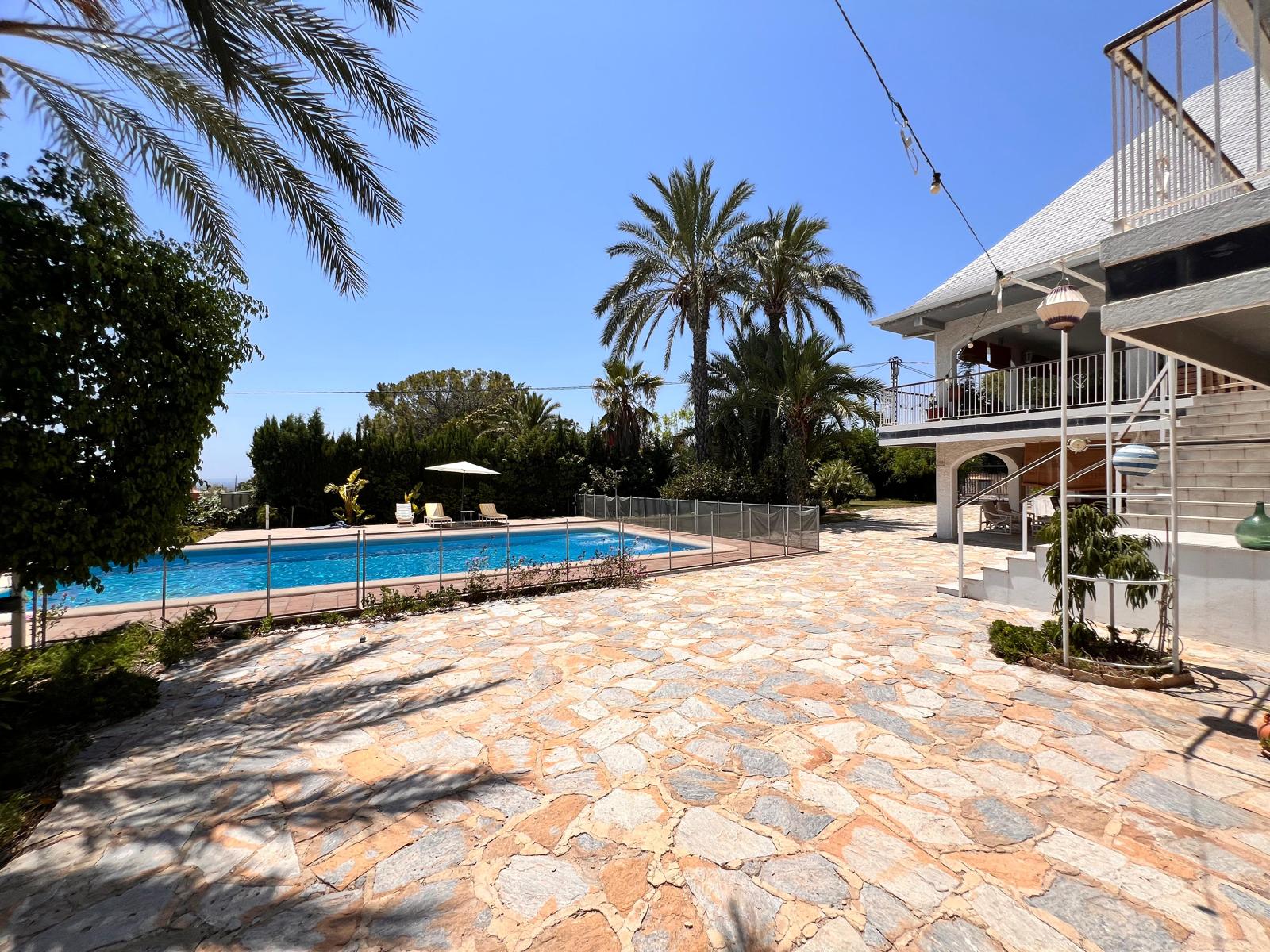 Country house with 8 bedrooms and 4 bathrooms in ELCHE | Ref: SCH-5250