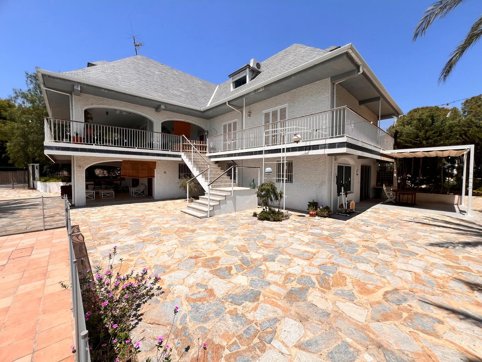 Country house with 8 bedrooms and 4 bathrooms in ELCHE | Ref: SCH-5250