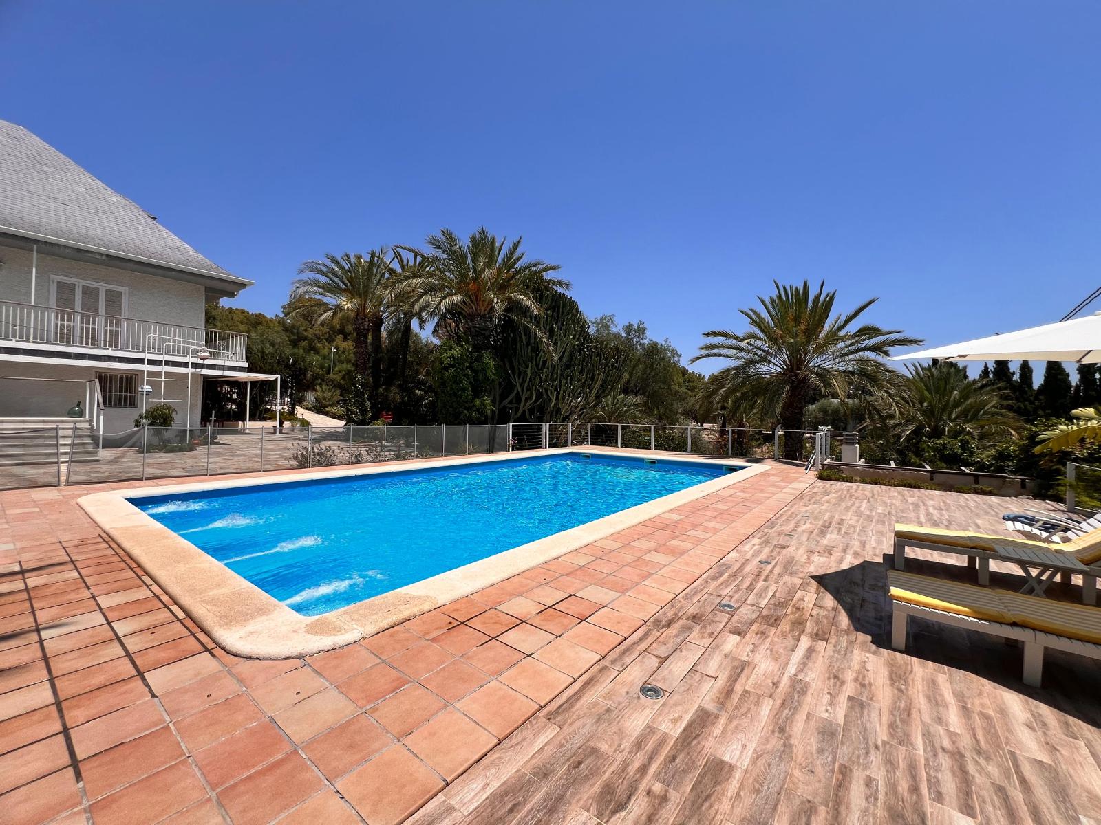 Country house with 8 bedrooms and 4 bathrooms in ELCHE | Ref: SCH-5250