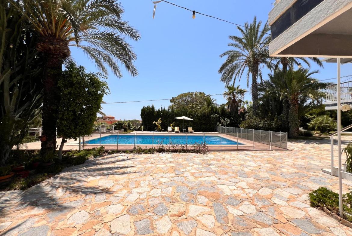 Country house with 8 bedrooms and 4 bathrooms in ELCHE | Ref: SCH-5250