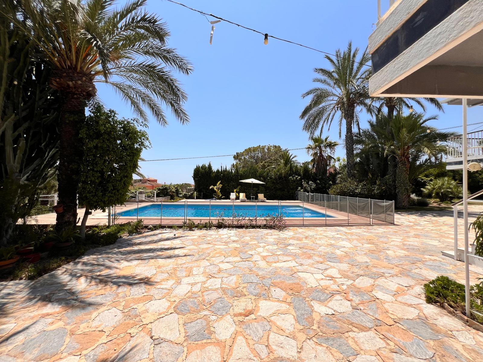 Country house with 8 bedrooms and 4 bathrooms in ELCHE | Ref: SCH-5250