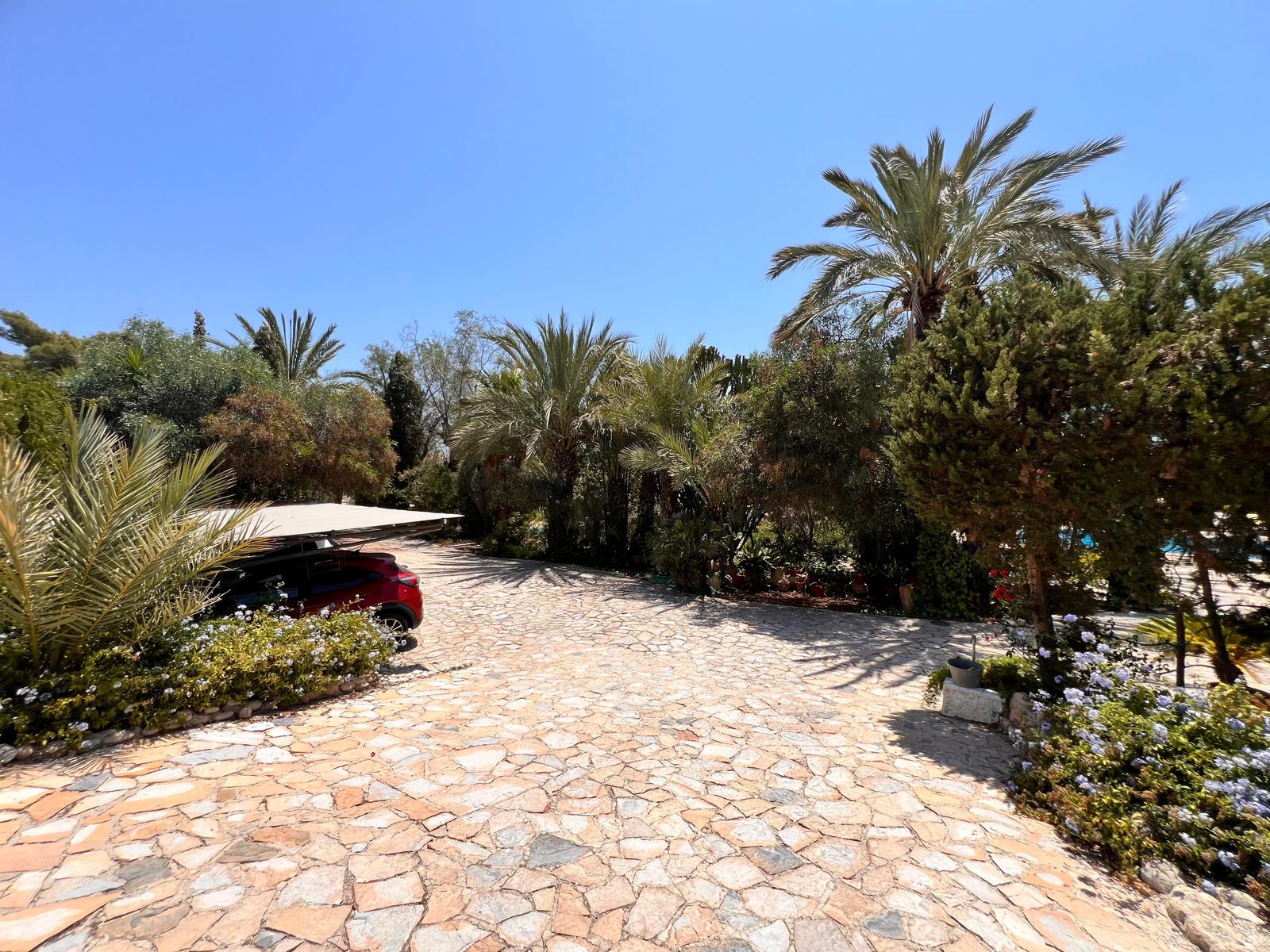Country house with 8 bedrooms and 4 bathrooms in ELCHE | Ref: SCH-5250