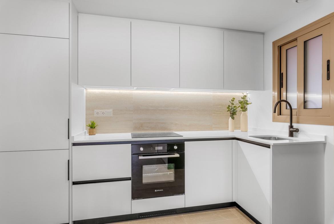 Apartment with 3 bedrooms and 2 bathrooms in Jacarilla | Ref: EA-0213