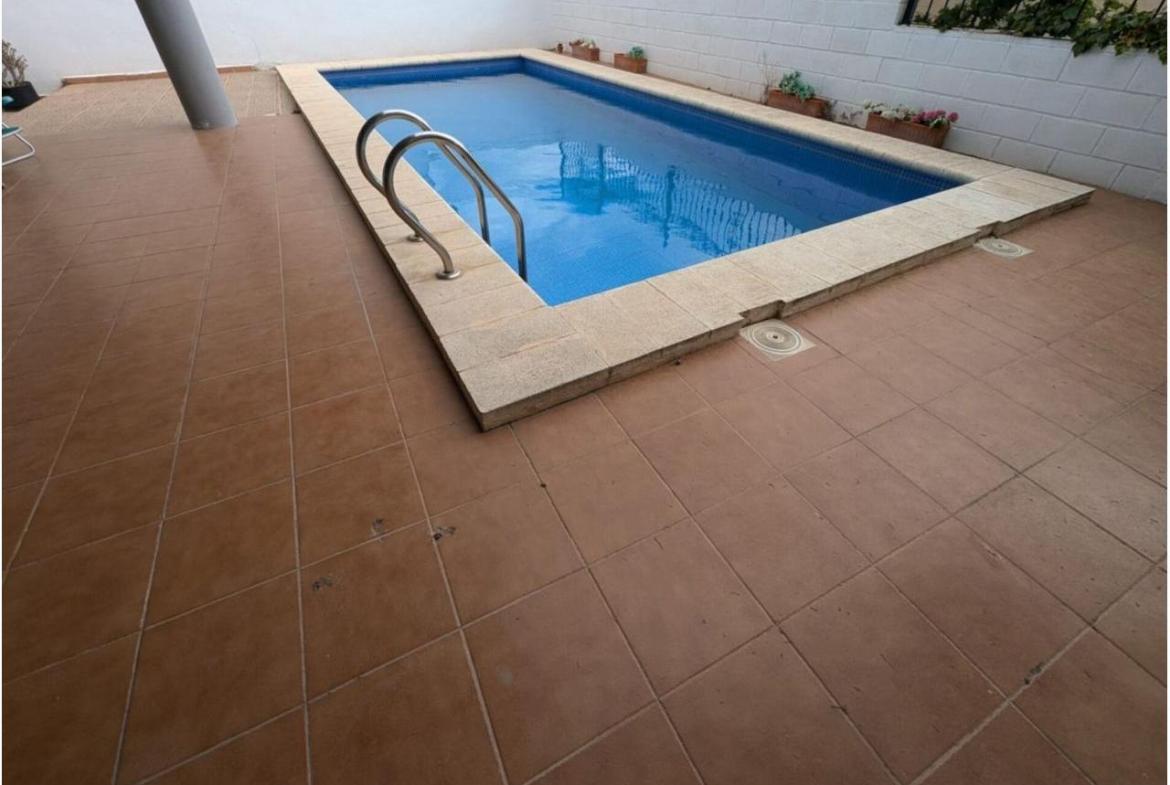 Country house with 3 bedrooms and 2 bathrooms in SAX | Ref: SCH-5267