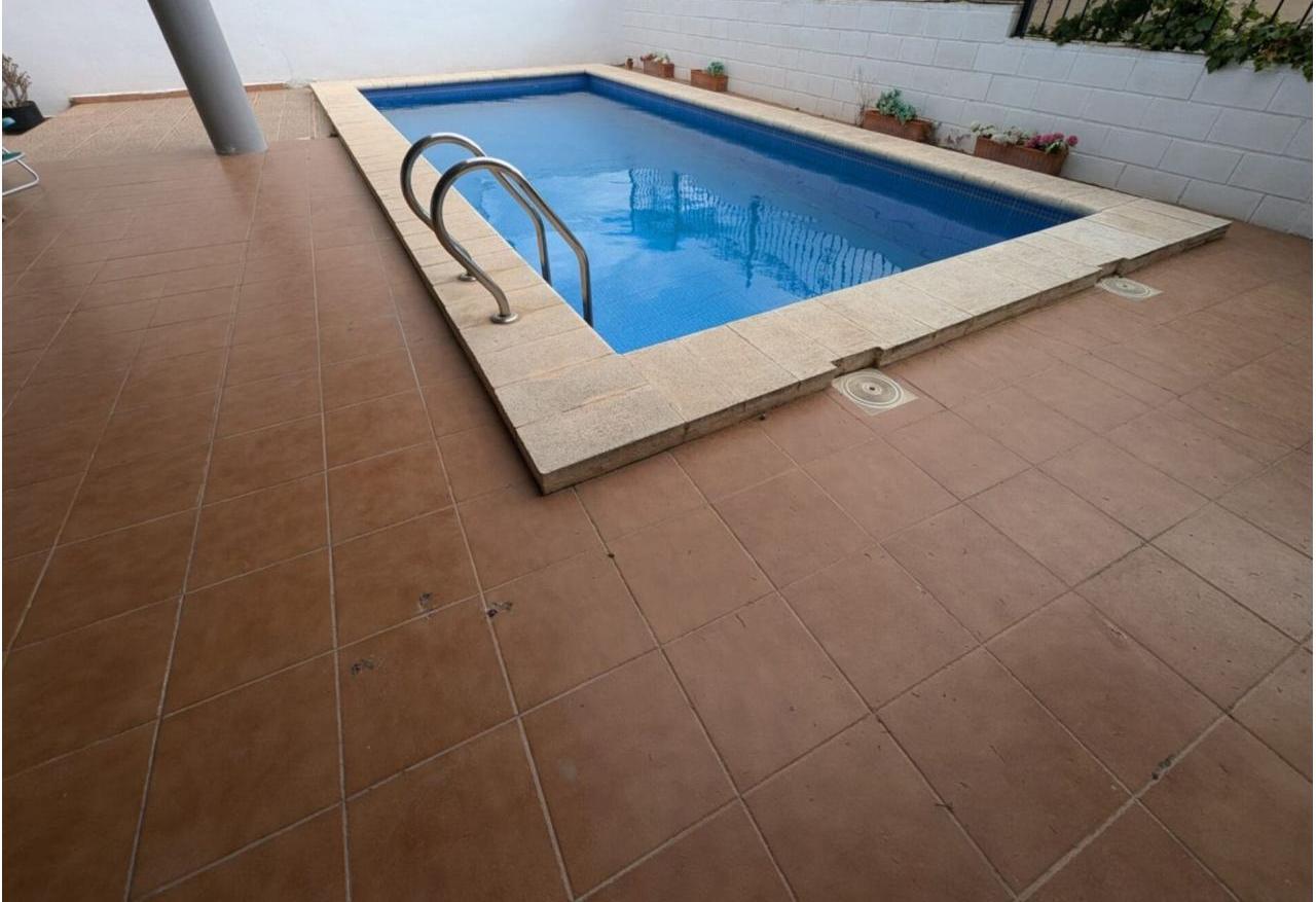Country house with 3 bedrooms and 2 bathrooms in SAX | Ref: SCH-5267