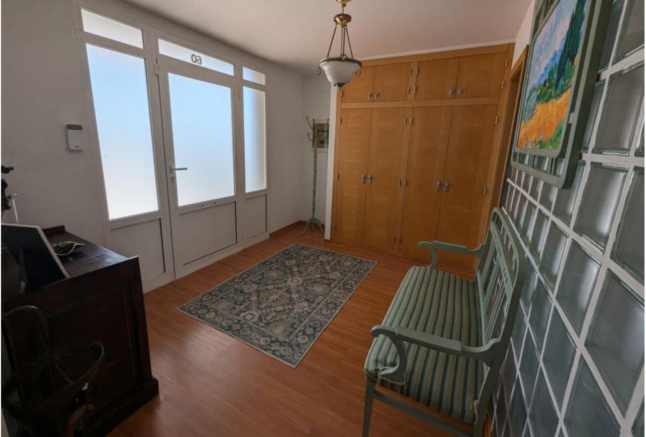 Country house with 3 bedrooms and 2 bathrooms in SAX | Ref: SCH-5267
