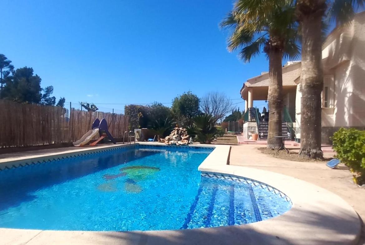 Country house with 4 bedrooms and 3 bathrooms in san vicente | Ref: SCH-5277