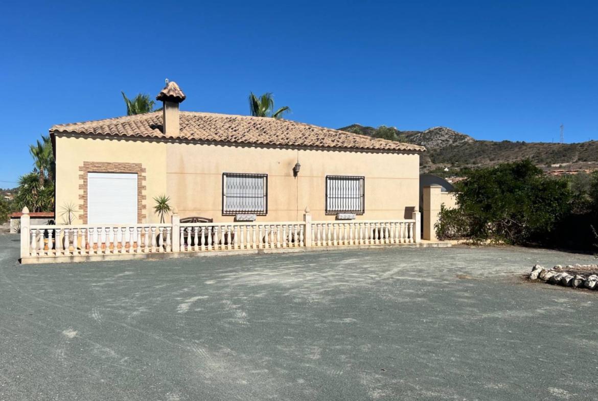 Country house with 3 bedrooms and 2 bathrooms in HONDON DE LOS FRAILES | Ref: SCH-5290