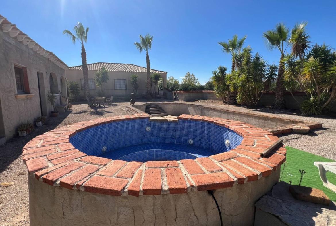 Country house with 3 bedrooms and 2 bathrooms in HONDON DE LOS FRAILES | Ref: SCH-5290