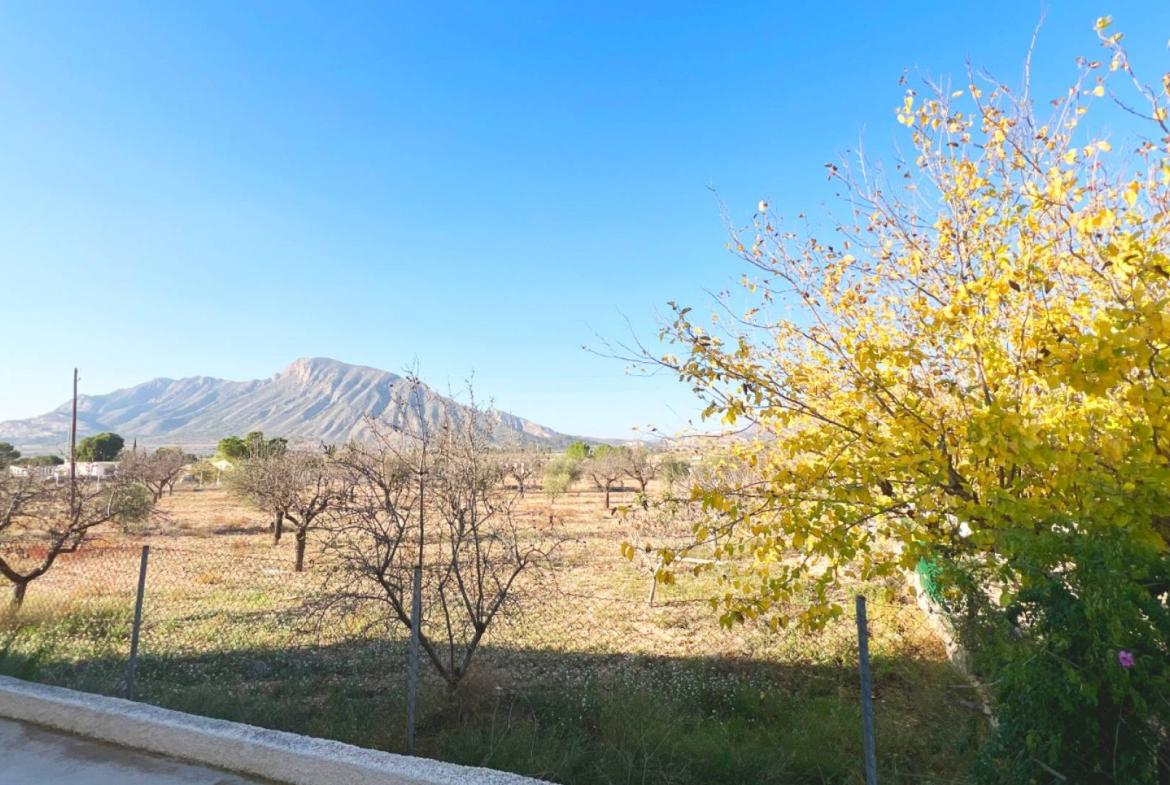 Country house with 4 bedrooms and 2 bathrooms in Barbaroja | Ref: SCH-5293