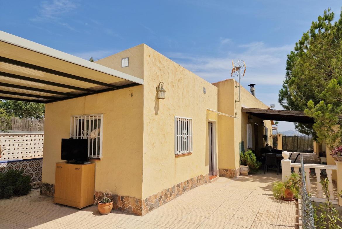 Country house with 4 bedrooms and 3 bathrooms in MONOVAR | Ref: SCH-5298