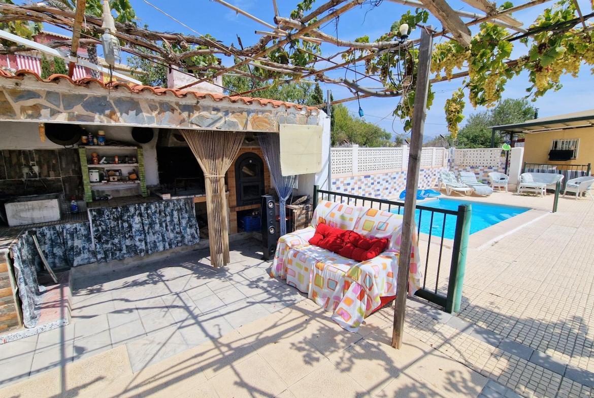 Country house with 4 bedrooms and 3 bathrooms in MONOVAR | Ref: SCH-5298