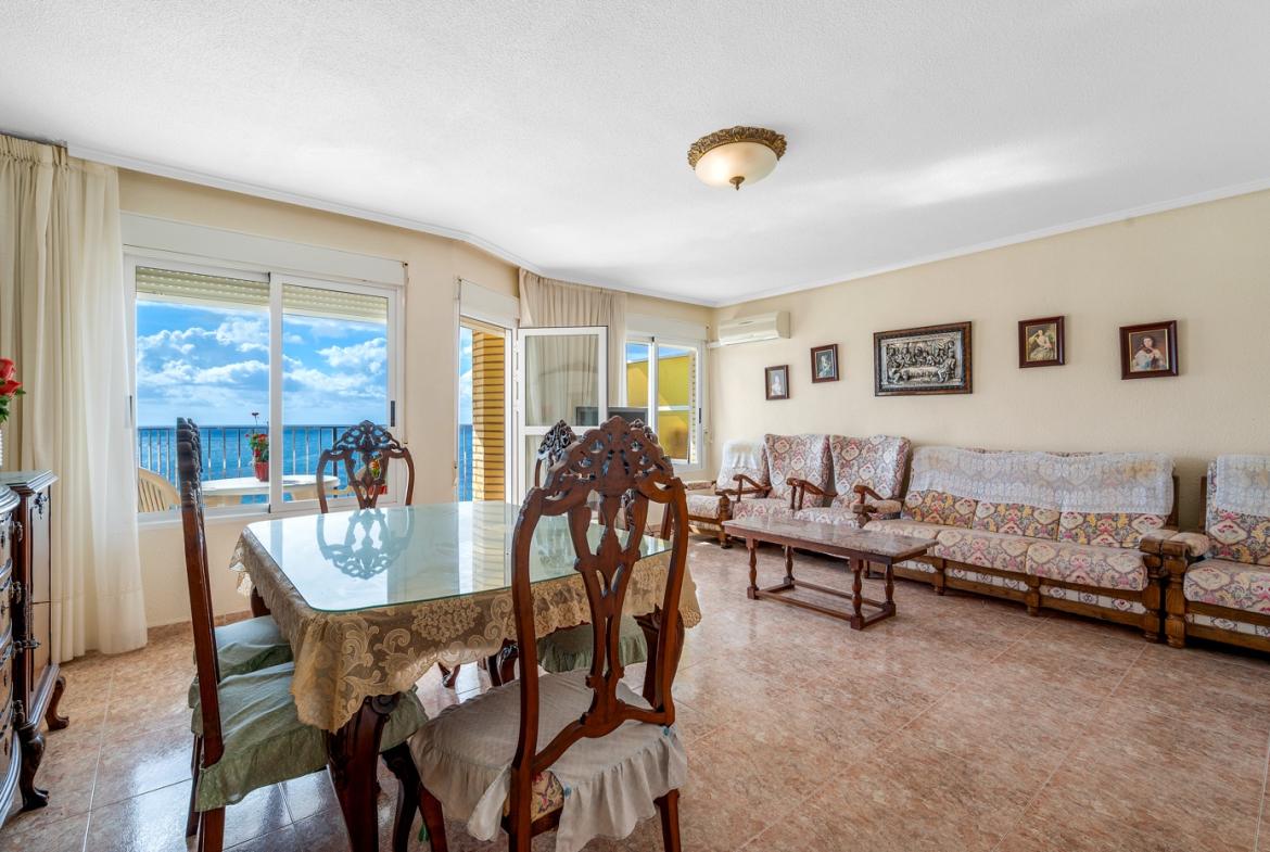 Apartment with 3 bedrooms and 2 bathrooms in Torrevieja | Ref: K-003465