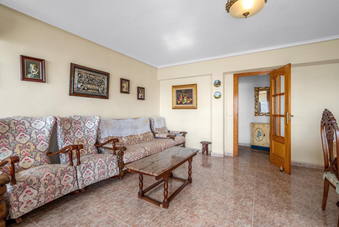 Apartment with 3 bedrooms and 2 bathrooms in Torrevieja | Ref: K-003465