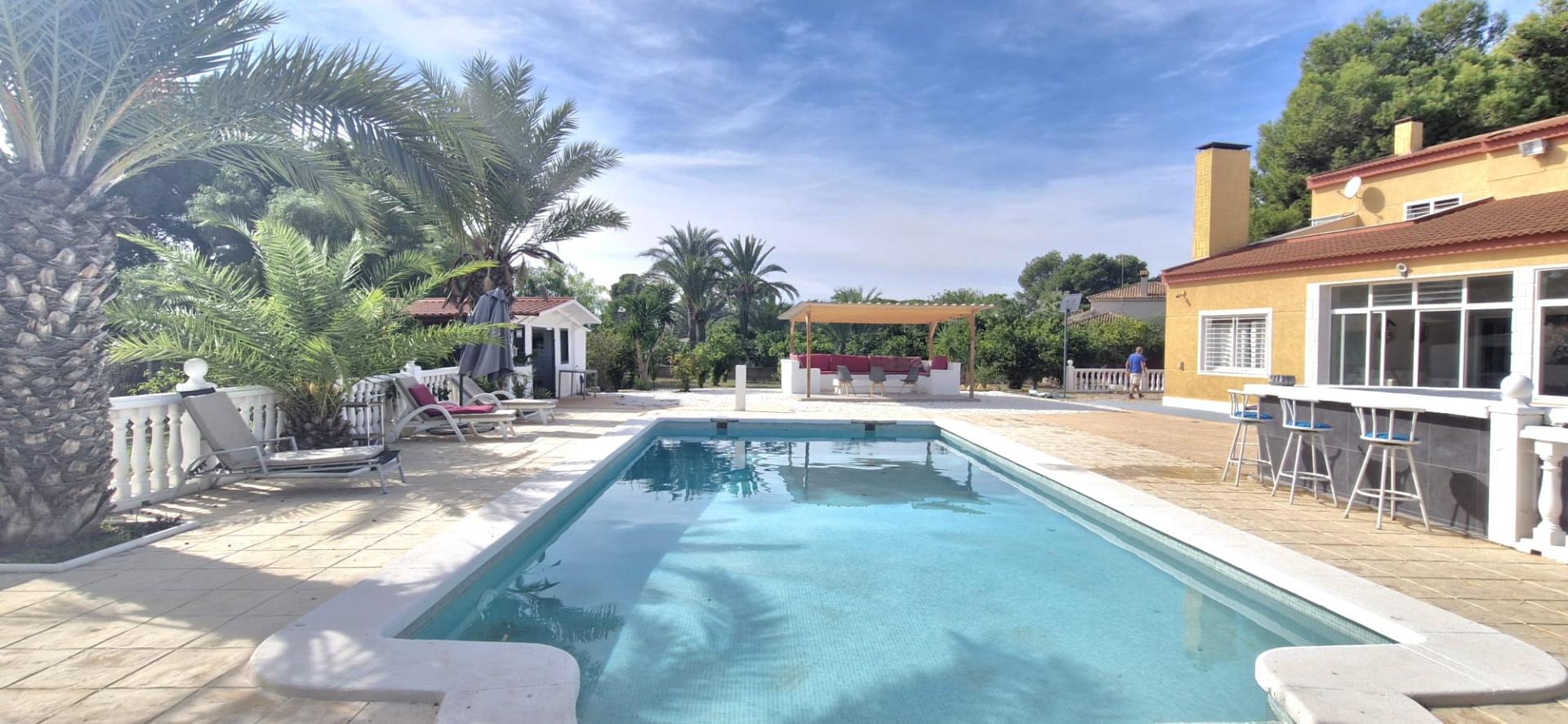 Country house with 4 bedrooms and 3 bathrooms in ELCHE | Ref: SCH-5303