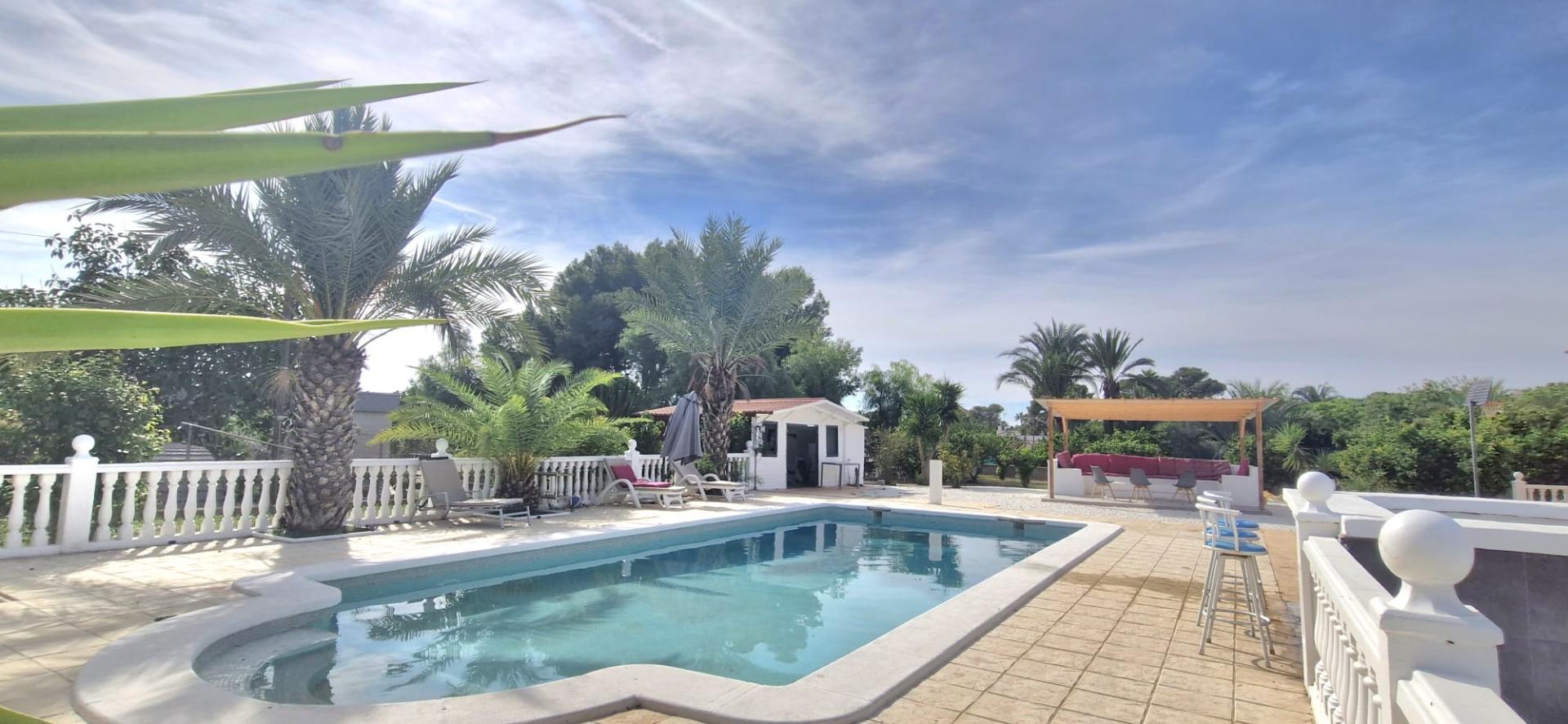 Country house with 4 bedrooms and 3 bathrooms in ELCHE | Ref: SCH-5303