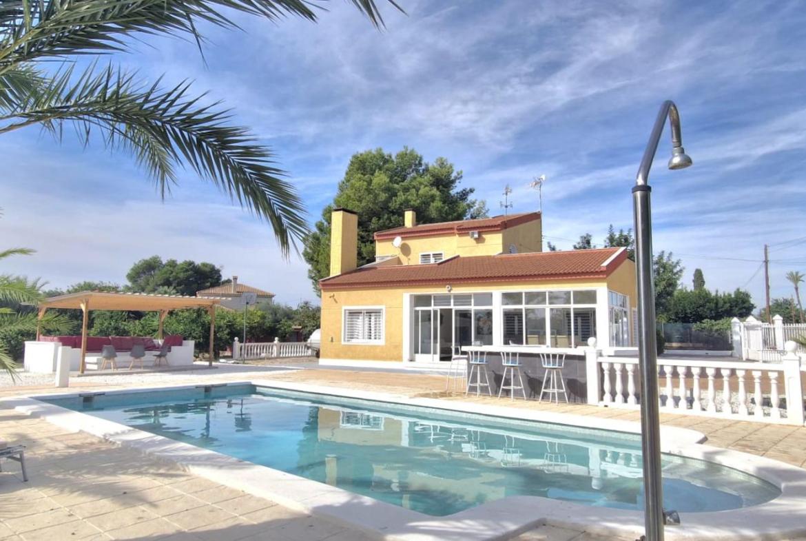 Country house with 4 bedrooms and 3 bathrooms in ELCHE | Ref: SCH-5303