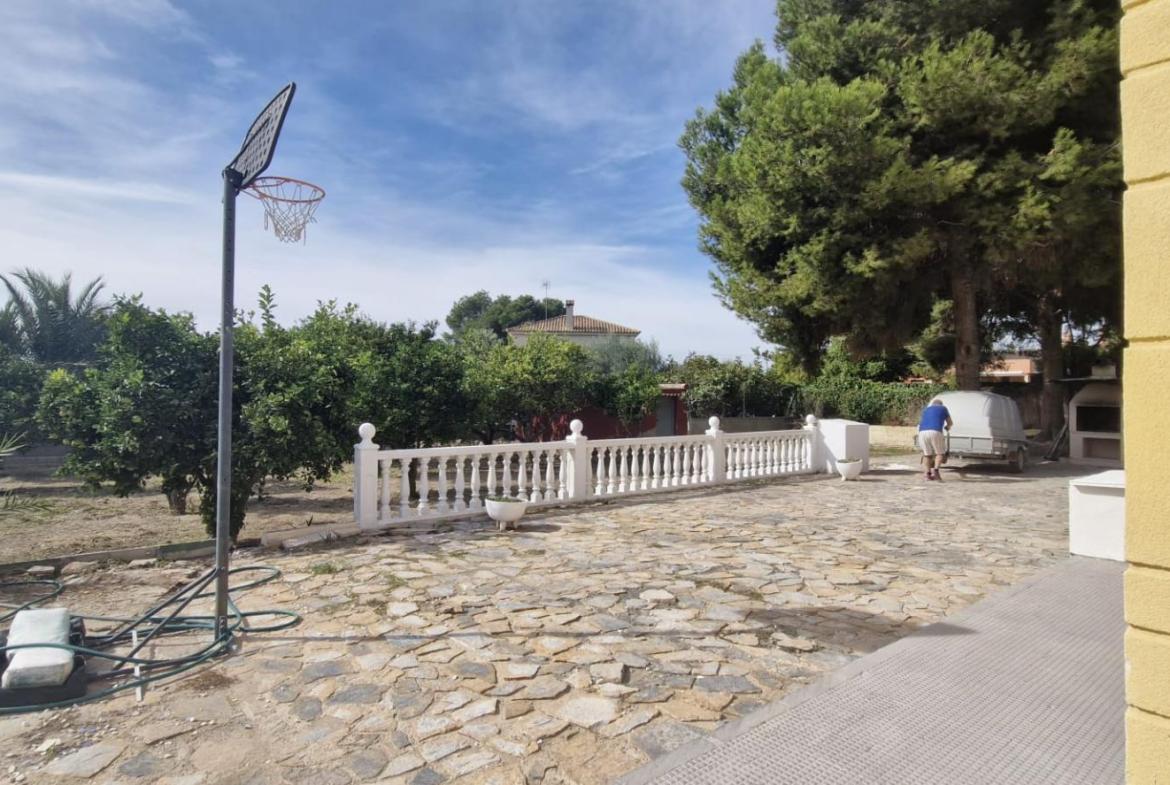 Country house with 4 bedrooms and 3 bathrooms in ELCHE | Ref: SCH-5303