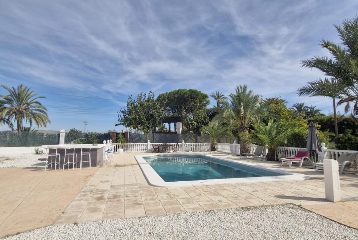 Country house with 4 bedrooms and 3 bathrooms in ELCHE | Ref: SCH-5303