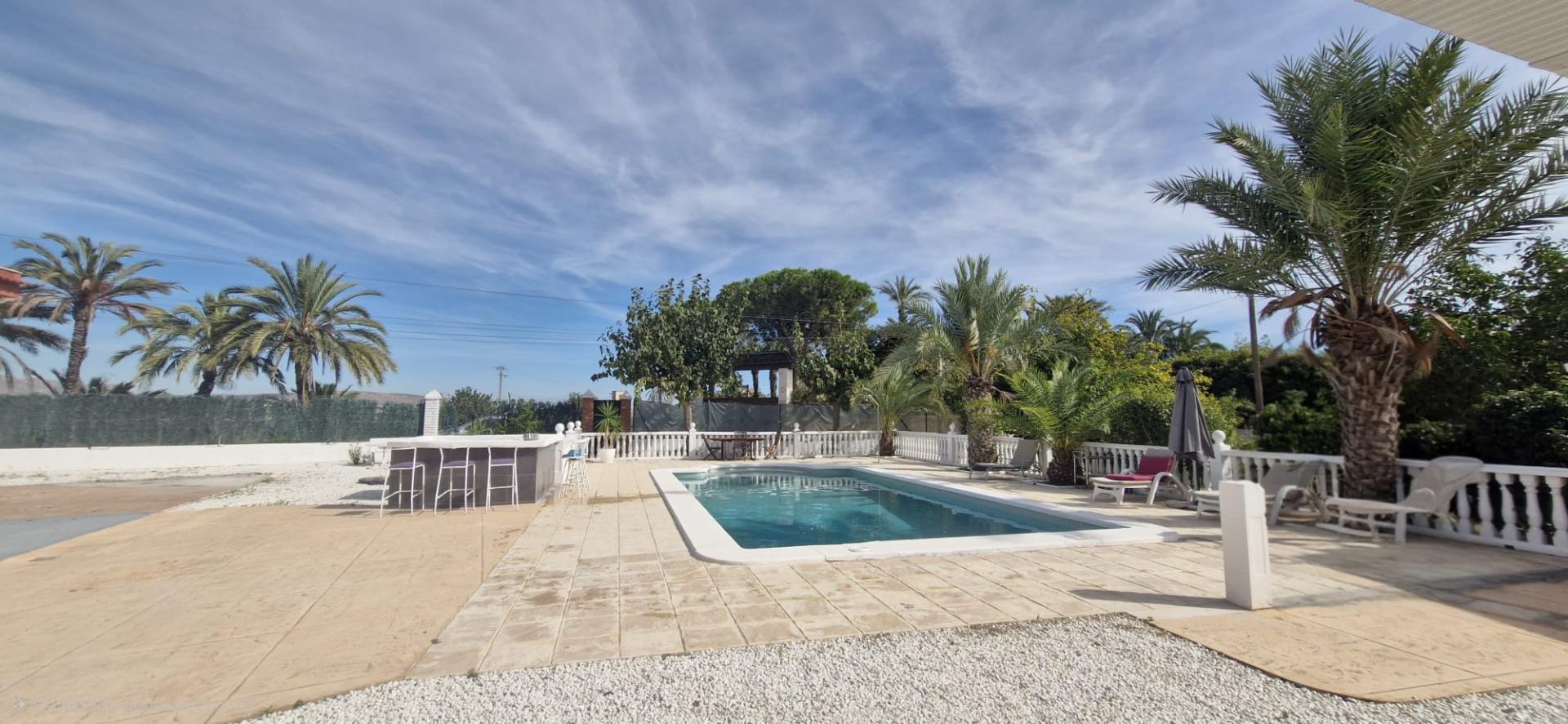 Country house with 4 bedrooms and 3 bathrooms in ELCHE | Ref: SCH-5303