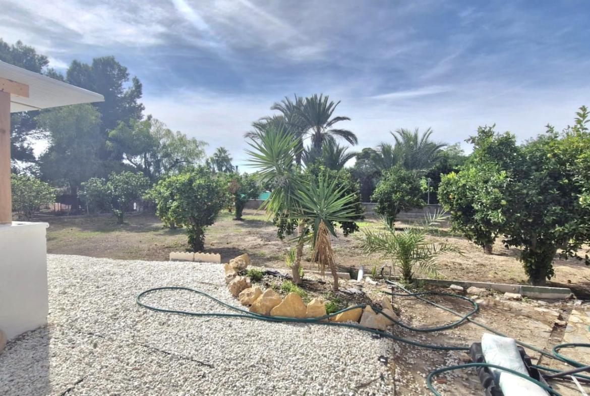 Country house with 4 bedrooms and 3 bathrooms in ELCHE | Ref: SCH-5303