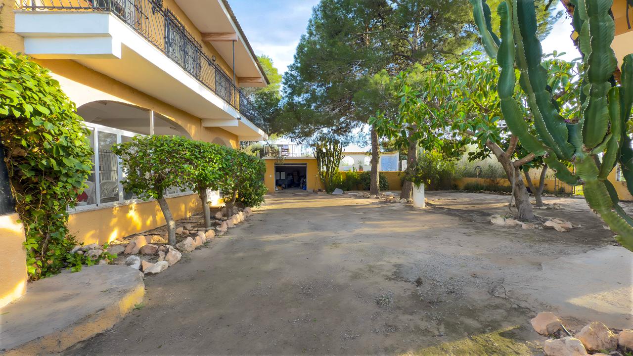 17647548407-8.jpg Country house with 6 bedrooms and 3 bathrooms in LOS MONTESINOS | Ref: SCH-5306