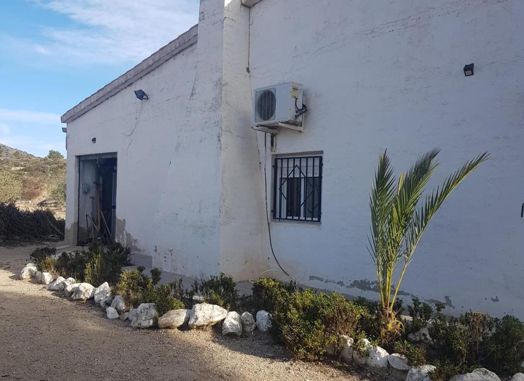 Country house with 3 bedrooms and 2 bathrooms in MONOVAR | Ref: SCH-5311