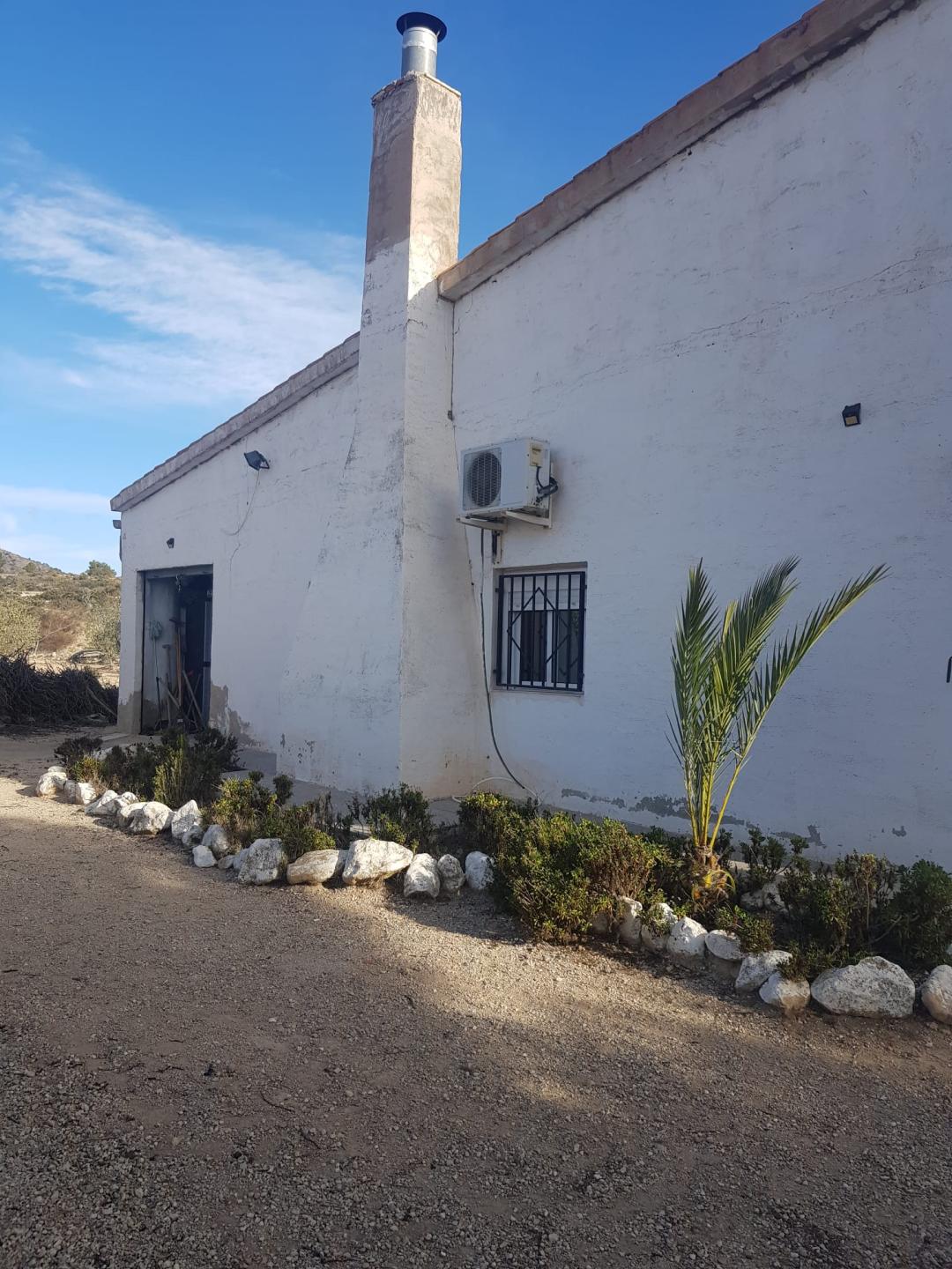 Country house with 3 bedrooms and 2 bathrooms in MONOVAR | Ref: SCH-5311