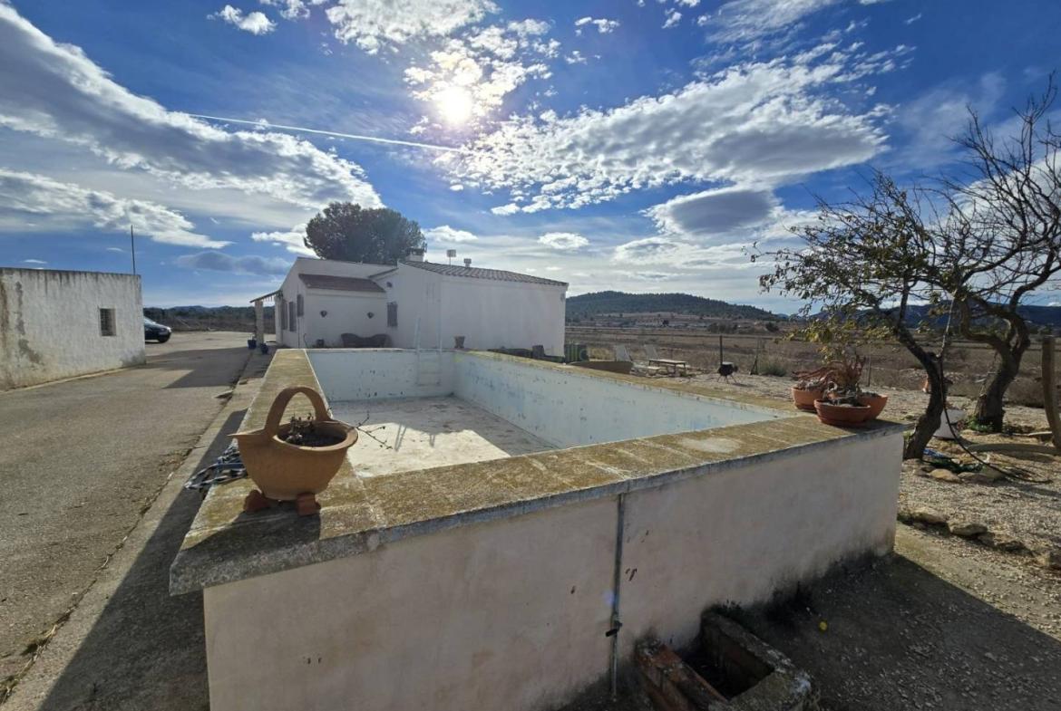 Country house with 2 bedrooms and 1 bathroom in MONOVAR | Ref: SCH-5316