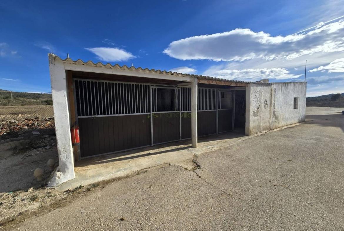 Country house with 2 bedrooms and 1 bathroom in MONOVAR | Ref: SCH-5316
