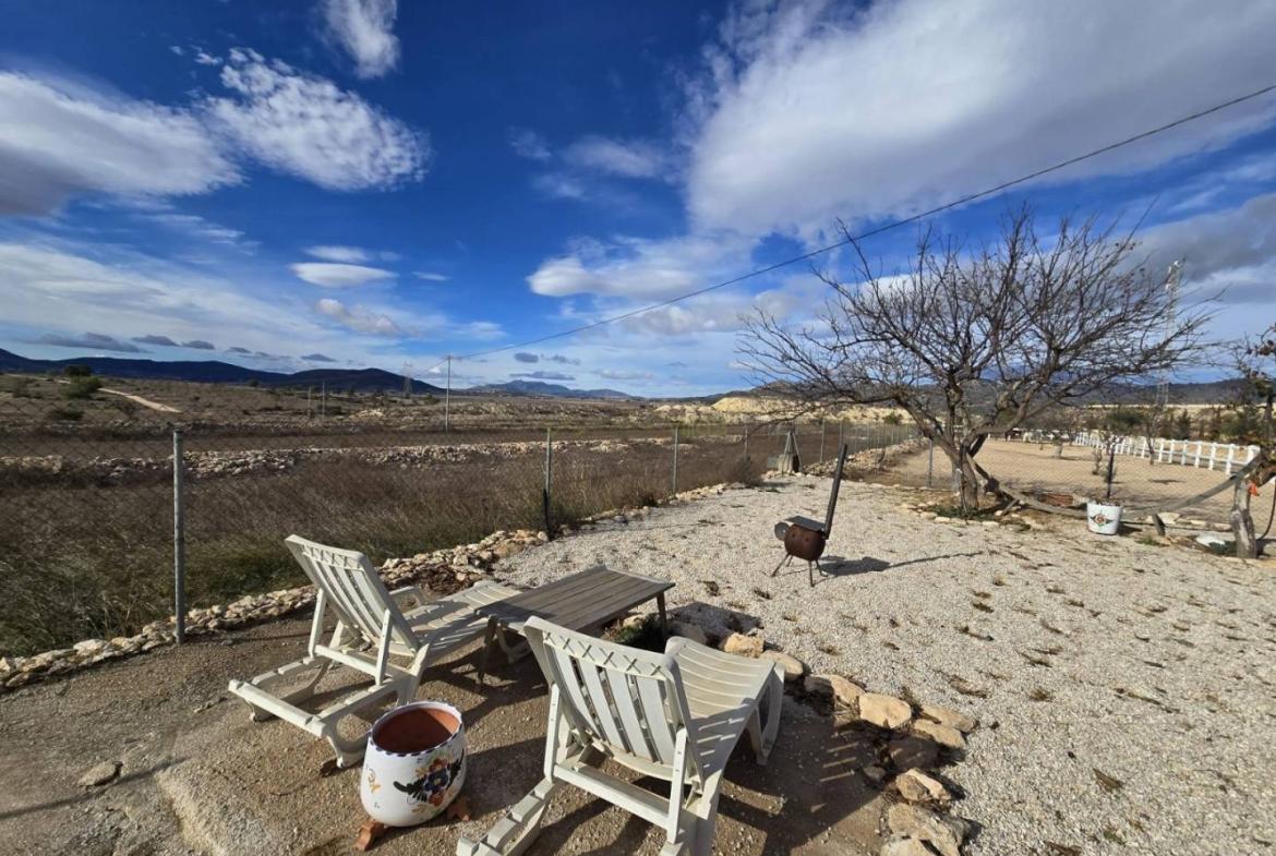 Country house with 2 bedrooms and 1 bathroom in MONOVAR | Ref: SCH-5316